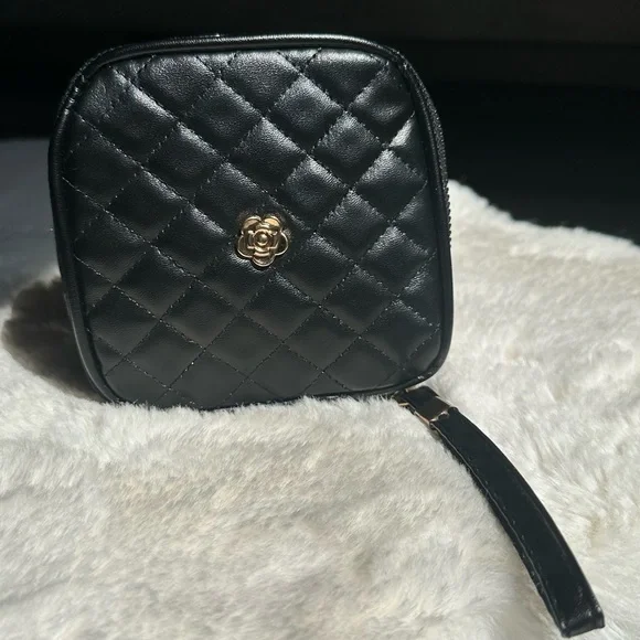 Elegant 2 Piece Black Quilted Women's Bag Set - Picture 3 of 13